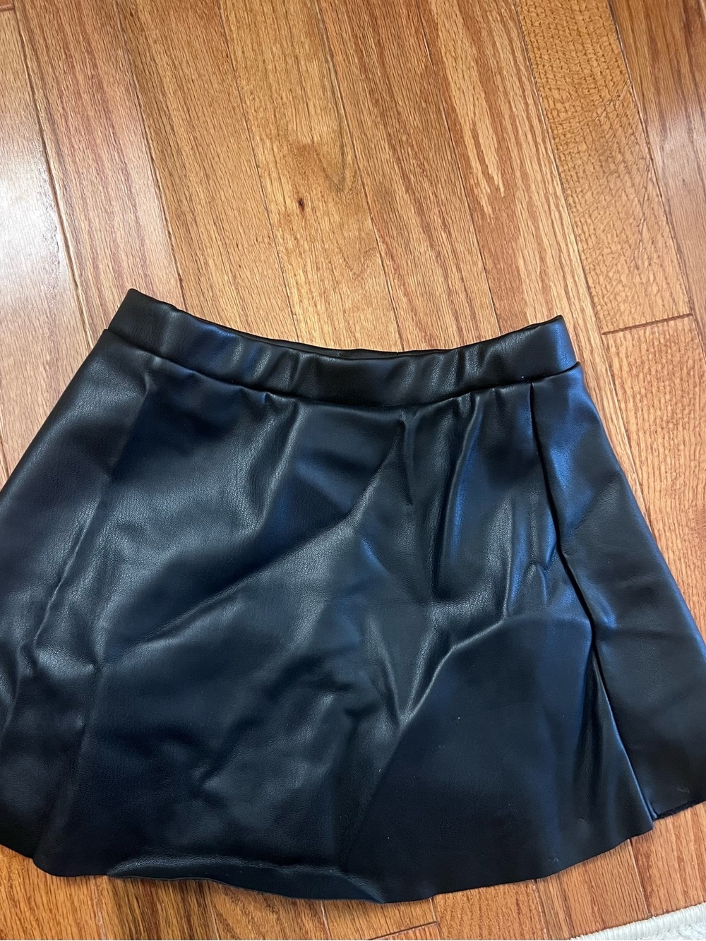 NWOT Isaac Mizrahi Black Faux Leather A-Line Mini Skirt(d)